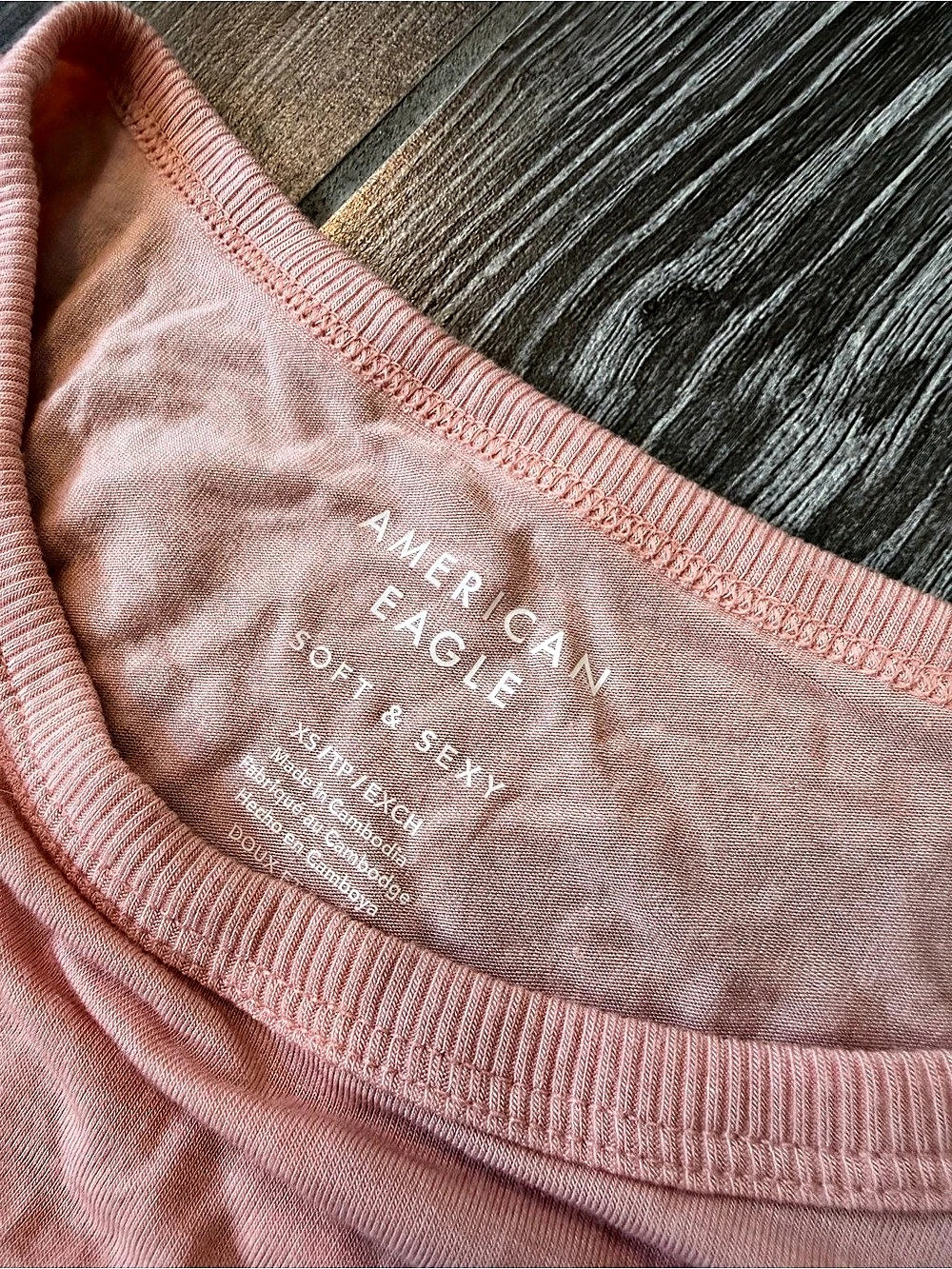 American Eagle Soft & Sexy Pocket T-Shirt in Coral Pink XS - Picture 2 of 5